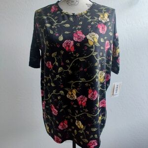 🆕 Black w/ Pink & Yellow rose print LuLaRoe Irma oversized t-shirt_XXS (2/$15)